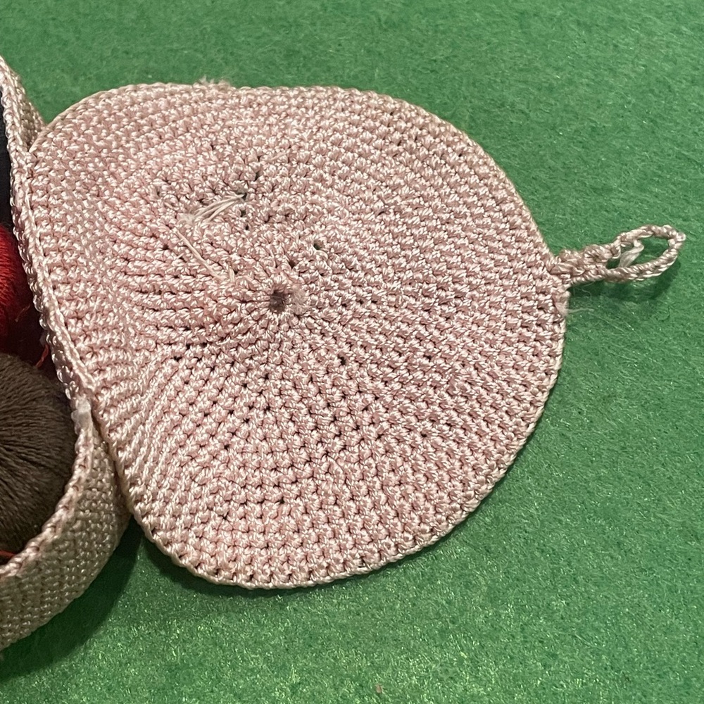 Handmade Vintage 40’s-50’s Pink Crocheted Basket w/ Thread Rolls - Picture 5 of 8